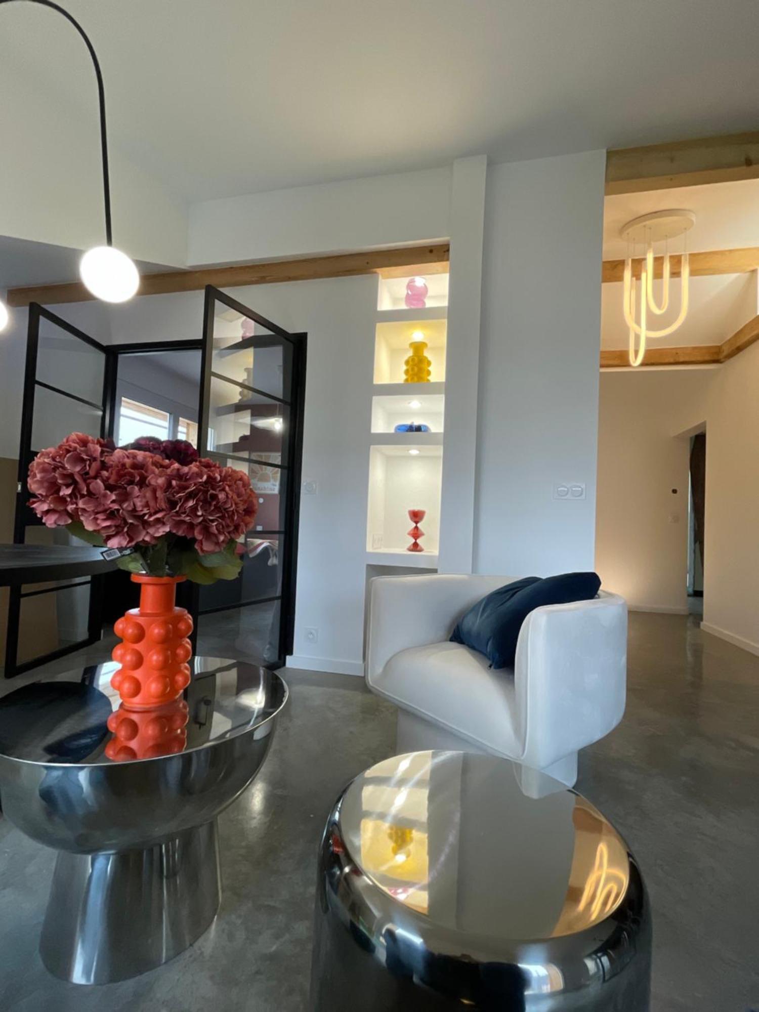 Moderne Dominant La Apartment *