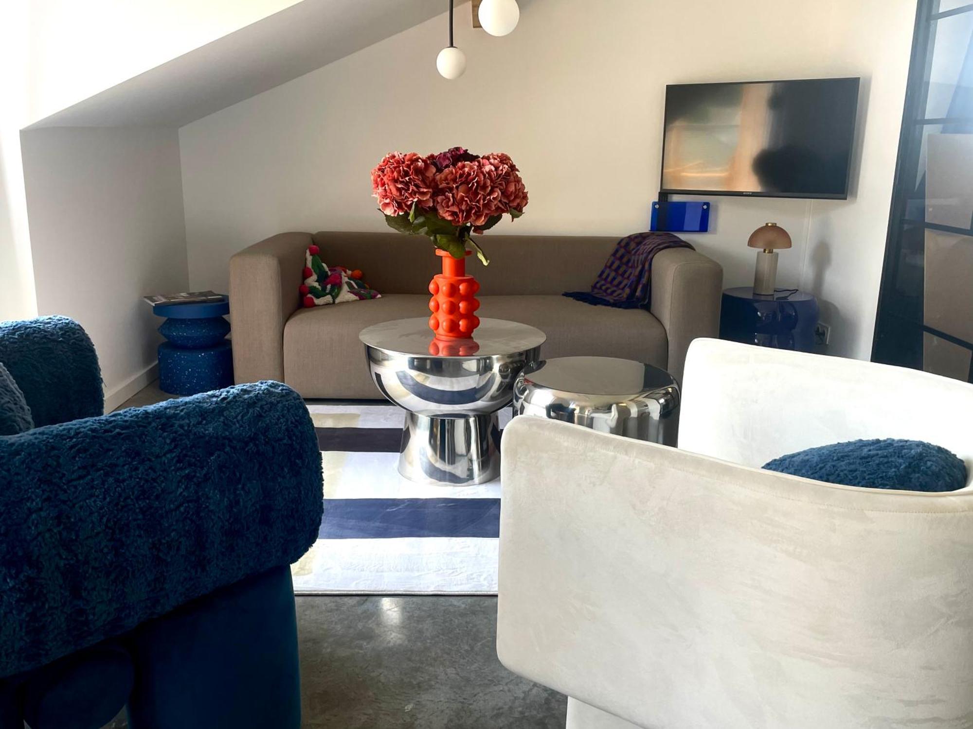Moderne Dominant La Apartment